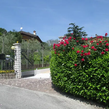 Ai Gerani לינה וארוחת בוקר